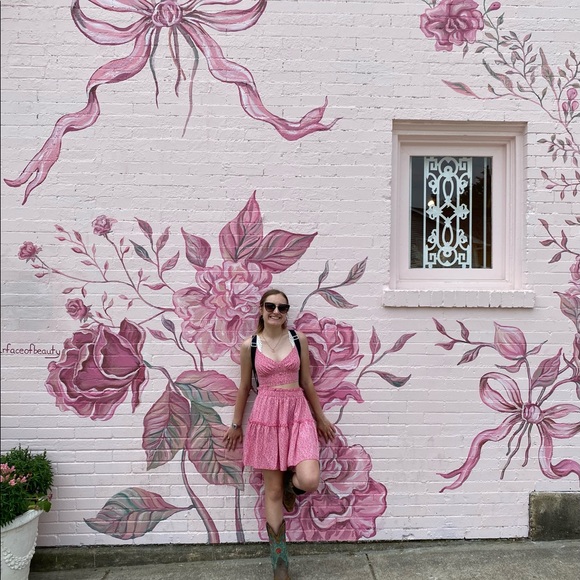 Meet your Posher, Sarah - Picture 2 of 7